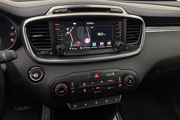 Kia Sorento 11 of 16