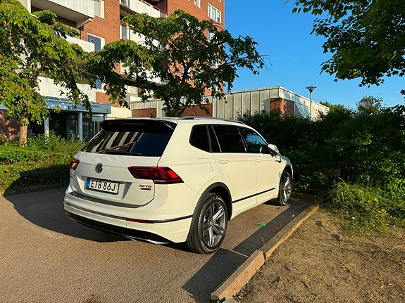 Volkswagen Tiguan Allspace 2 of 8