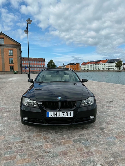 BMW 335i 3 of 6