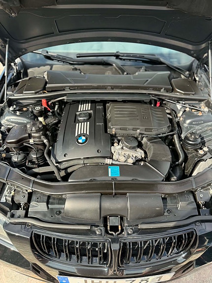 BMW 335i 5 of 6