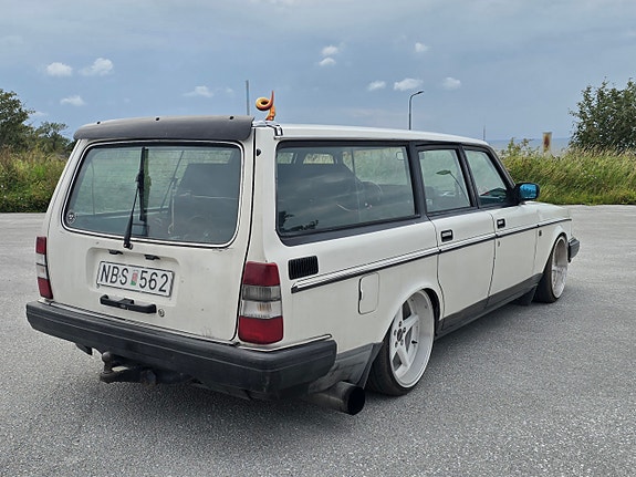 Volvo 245 6 of 9