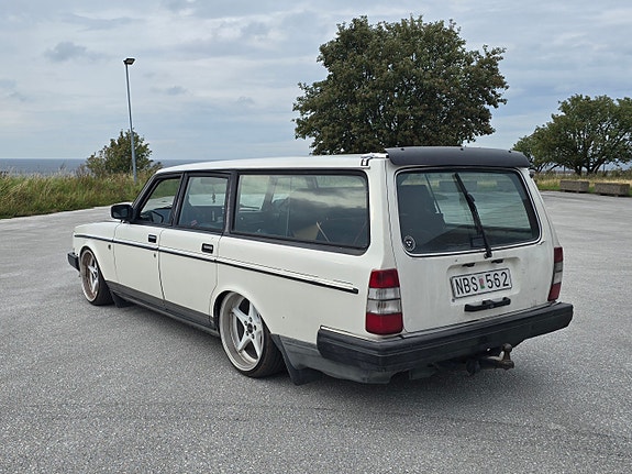Volvo 245 4 of 9