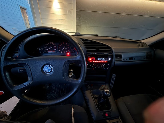 BMW 316i 2 of 2