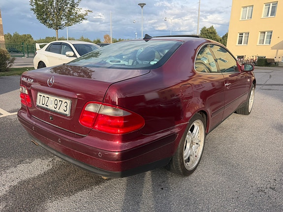 Mercedes-Benz CLK320 3 of 7
