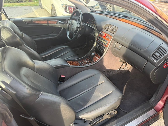 Mercedes-Benz CLK320 5 of 7
