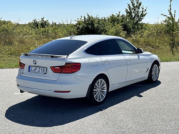 BMW 320d 2 of 13