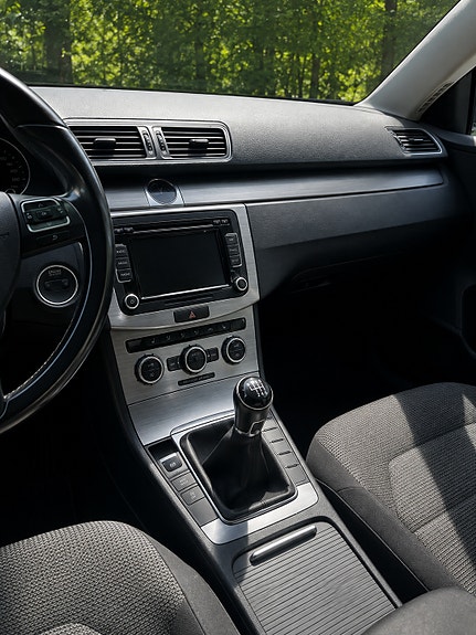 Volkswagen Passat 2 of 4