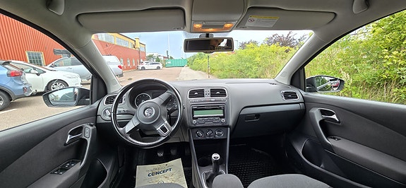 Volkswagen Polo 2 of 15