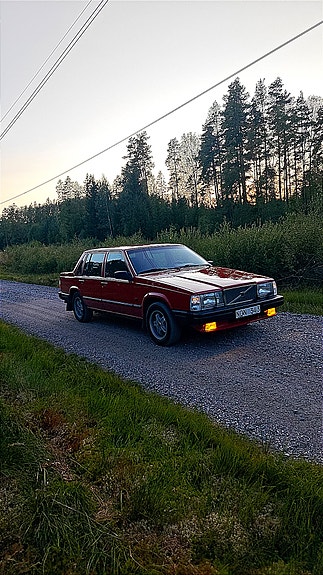 Volvo 740 2 of 5