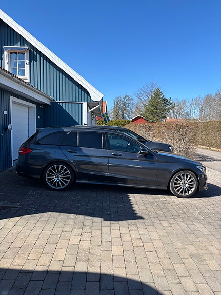 Mercedes-Benz C220 2 of 11