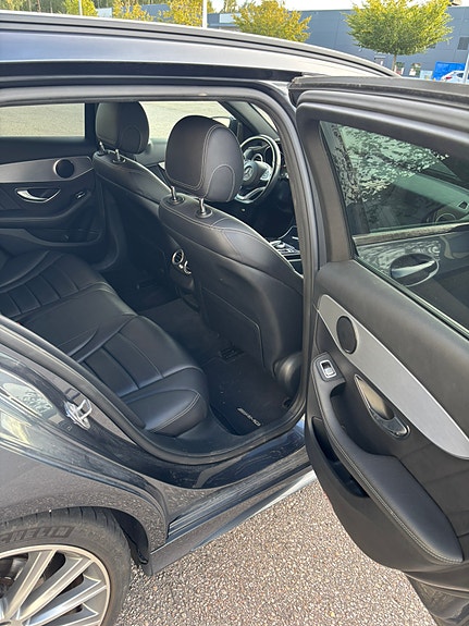 Mercedes-Benz C220 10 of 11