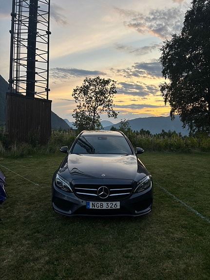 Mercedes-Benz C220 4 of 11