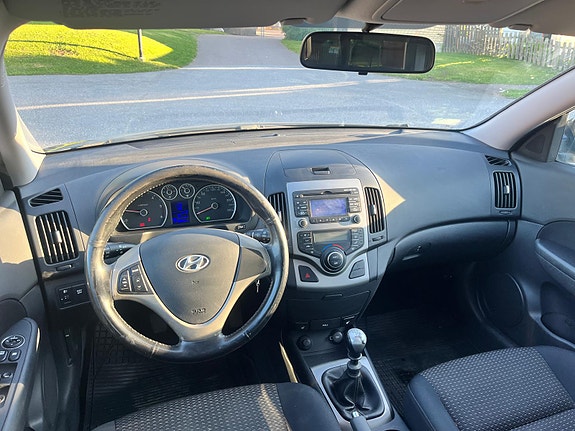 Hyundai i30 2 of 5