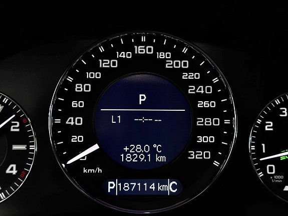 Mercedes-Benz E63 27 of 30