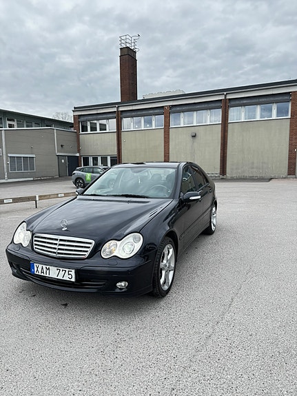 Mercedes-Benz C230 2 of 15