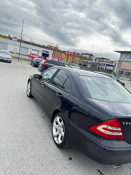 Mercedes-Benz C230 6 of 15