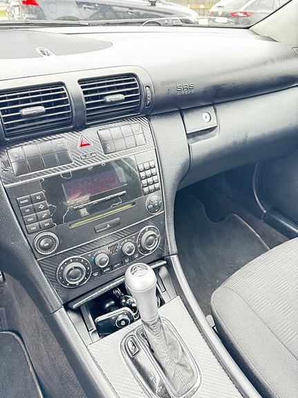 Mercedes-Benz C230 12 of 15