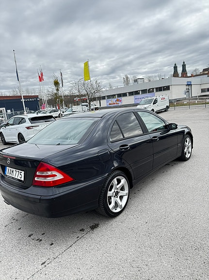 Mercedes-Benz C230 3 of 15
