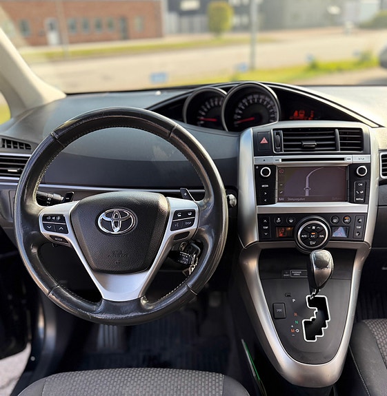 Toyota Verso 2 of 8