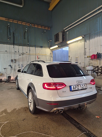 Audi A4 allroad 5 of 6