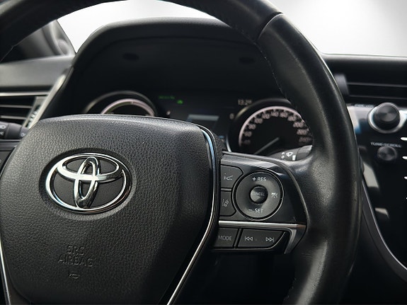 Toyota Camry 18 of 21