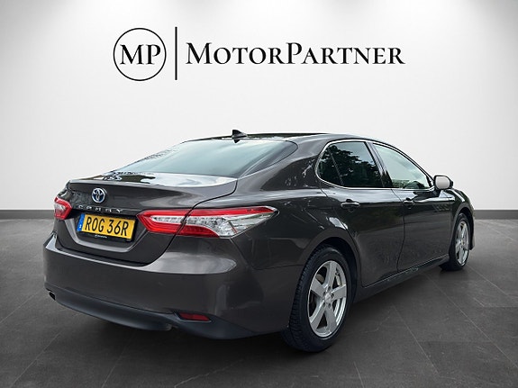 Toyota Camry 7 of 21