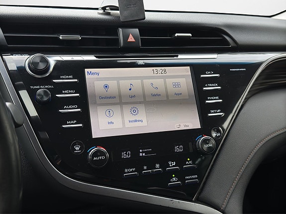 Toyota Camry 15 of 21