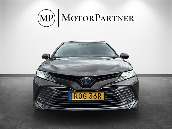 Toyota Camry 2 of 21