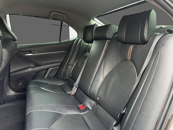 Toyota Camry 10 of 21