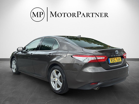 Toyota Camry 5 of 21