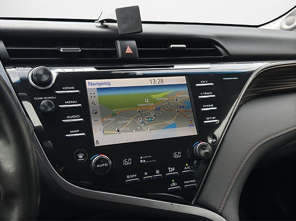 Toyota Camry 14 of 21