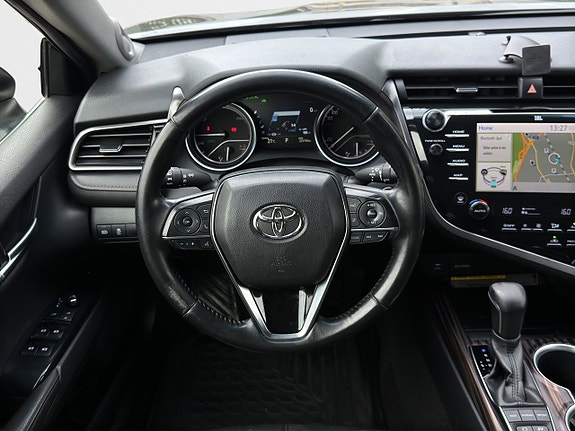 Toyota Camry 12 of 21