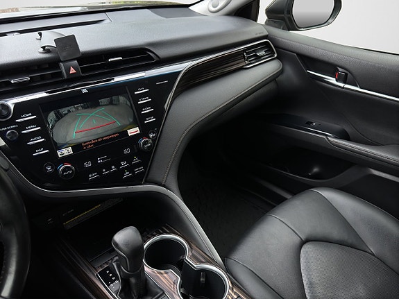 Toyota Camry 13 of 21