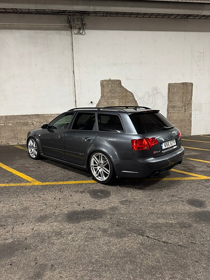 Audi RS4 3 of 7