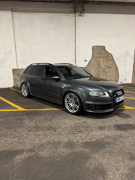 Audi RS4 2 of 7