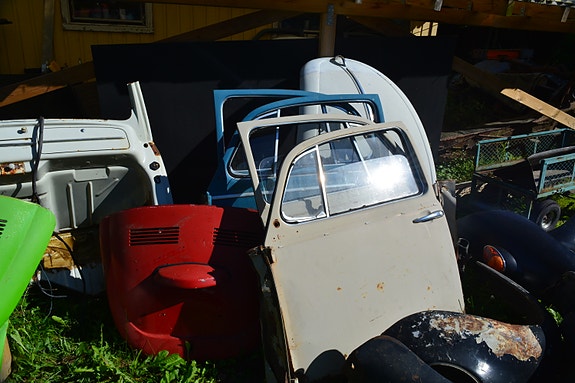 Volkswagen 1300 2 of 5