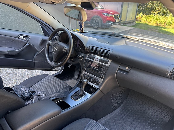 Mercedes-Benz C180 8 of 9