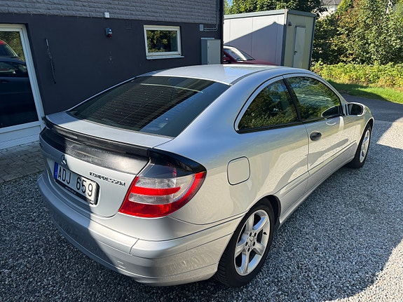 Mercedes-Benz C180 2 of 9