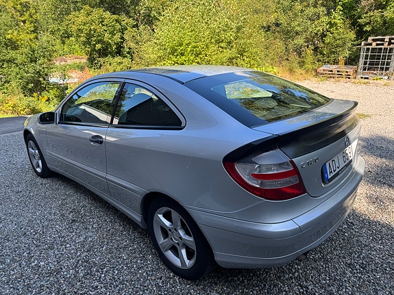 Mercedes-Benz C180 4 of 9