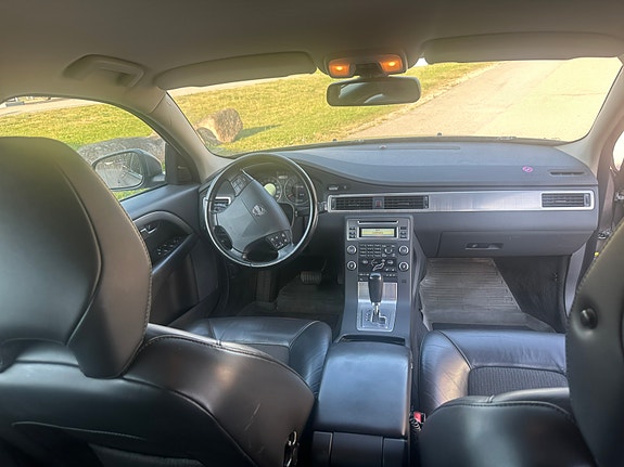 Volvo V70 3 of 19