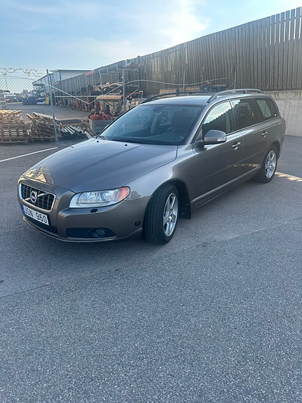 Volvo V70 11 of 19
