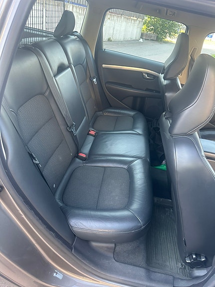 Volvo V70 4 of 19