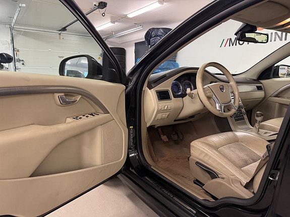 Volvo V70 4 of 21