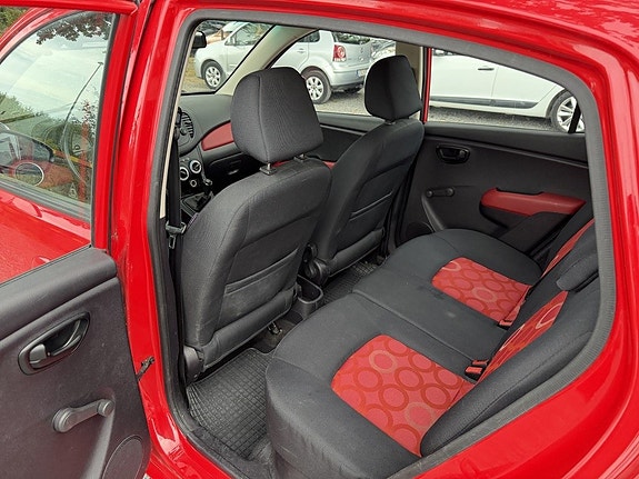Hyundai i10 15 of 17