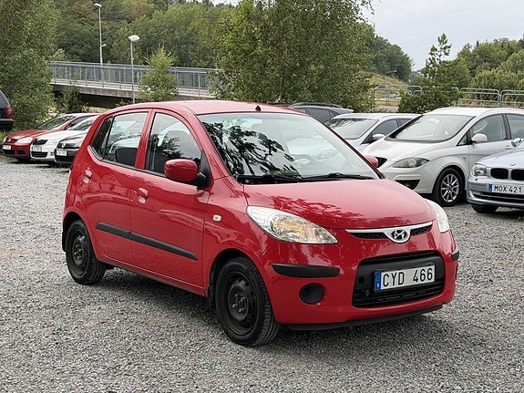 Hyundai i10 2 of 17