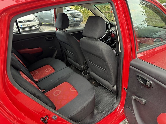 Hyundai i10 14 of 17