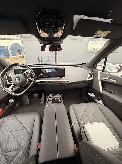 BMW iX 4 of 8