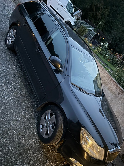 Skoda Octavia 2 of 6