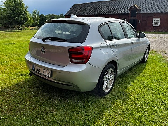 BMW 118d 4 of 6