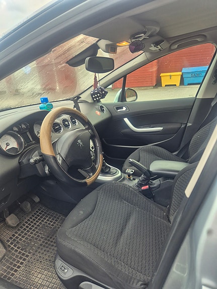 Peugeot 308 SW 3 of 7